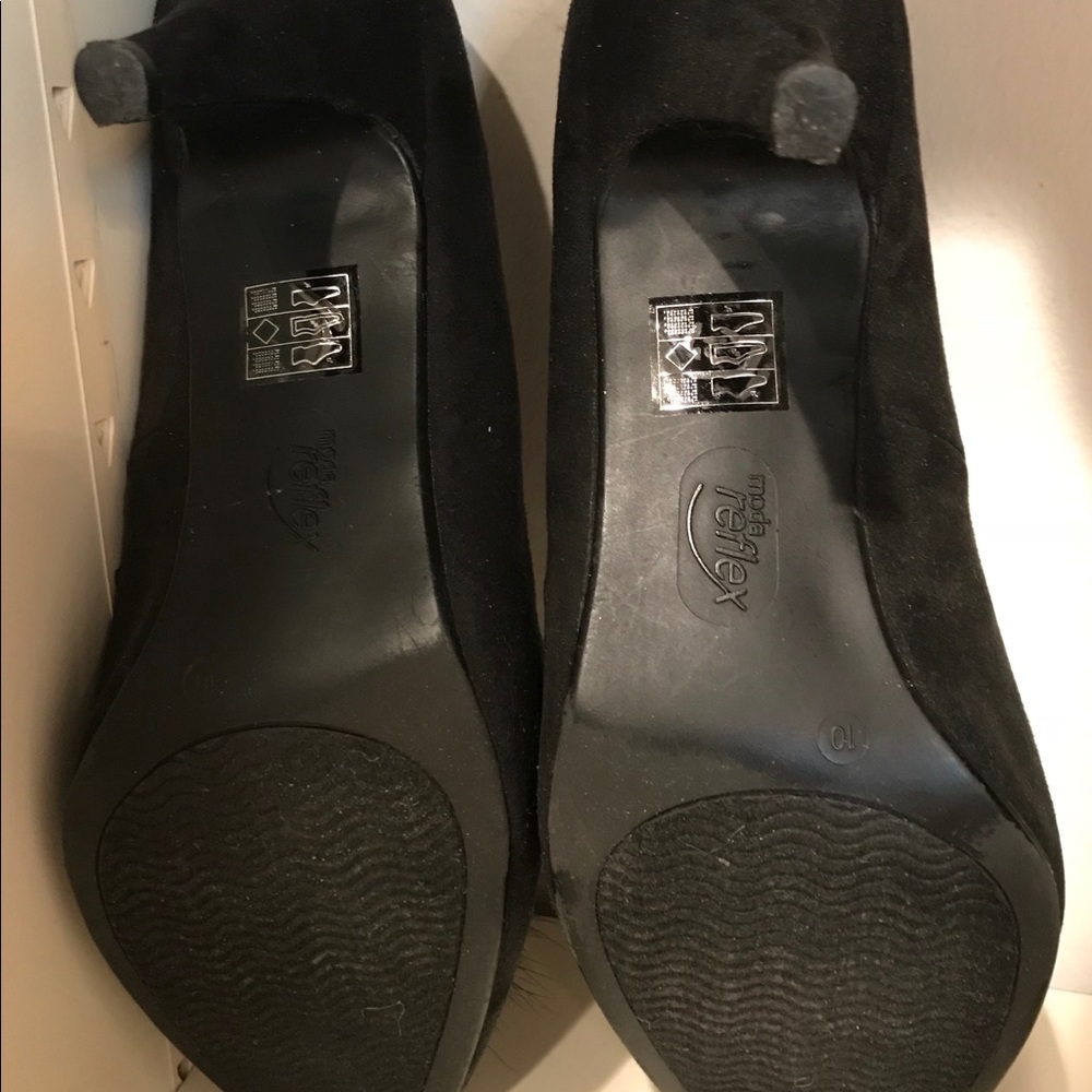Shoes - Picture 4 of 4
